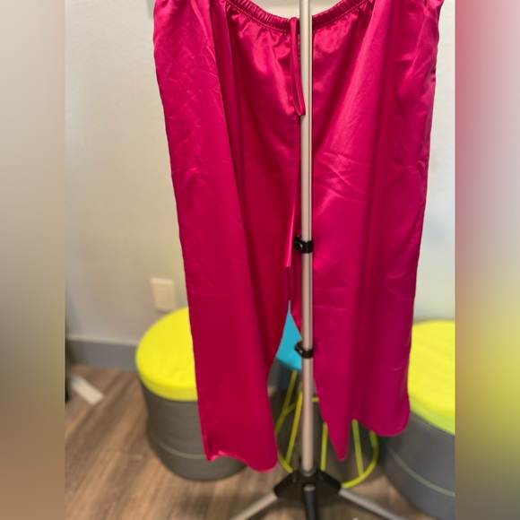 Cabernet | Medium | Hot Pink | Sleep Set | Silky (100% Polyester) | Capri Length - Picture 3 of 9